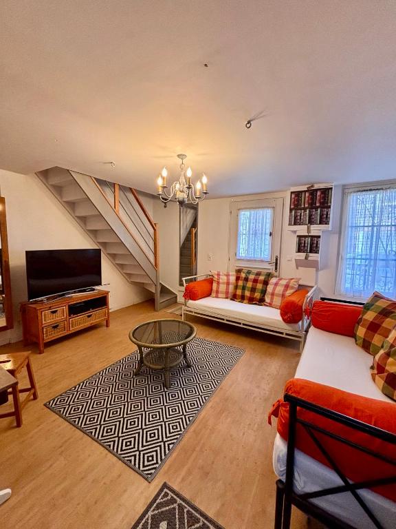 Maison de pêcheur située au pied du Monument Historique classé en 2020 le pont Colbert Maison à deux pas du centre ville Maison familiale - 1