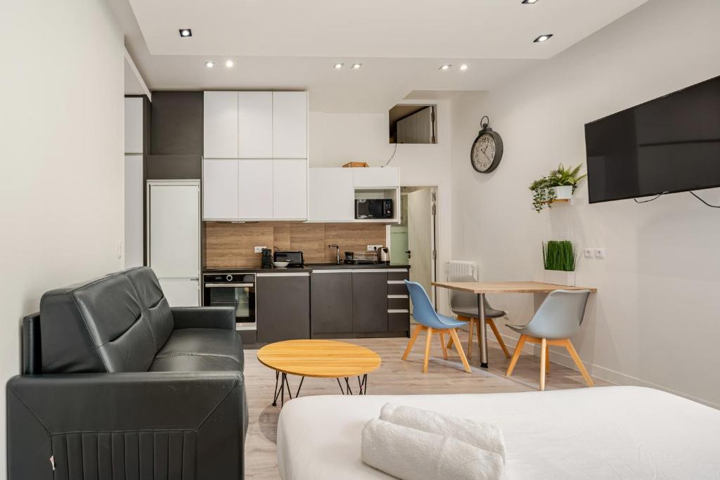Chic Studio for 4 on Champs Elysees Avenue - 4