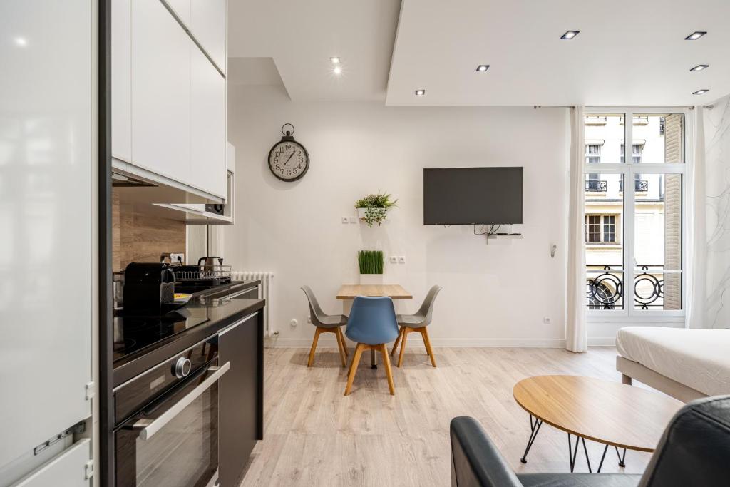 Chic Studio for 4 on Champs Elysees Avenue - 5