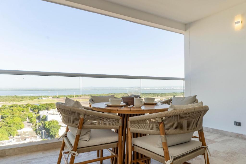 Luxury Apartment Suite Lake View 2 min Airport - 5