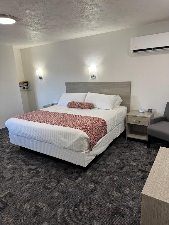 Gateway Inn의 무료 주차장 전경