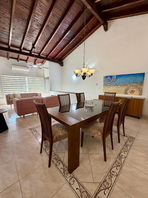 Cozy Apartment Near Airport, Beaches & Old City - 1