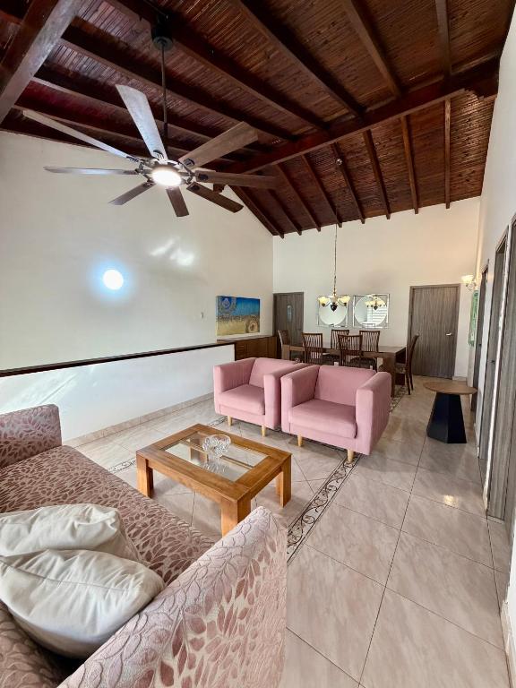 Cozy Apartment Near Airport, Beaches & Old City - 4