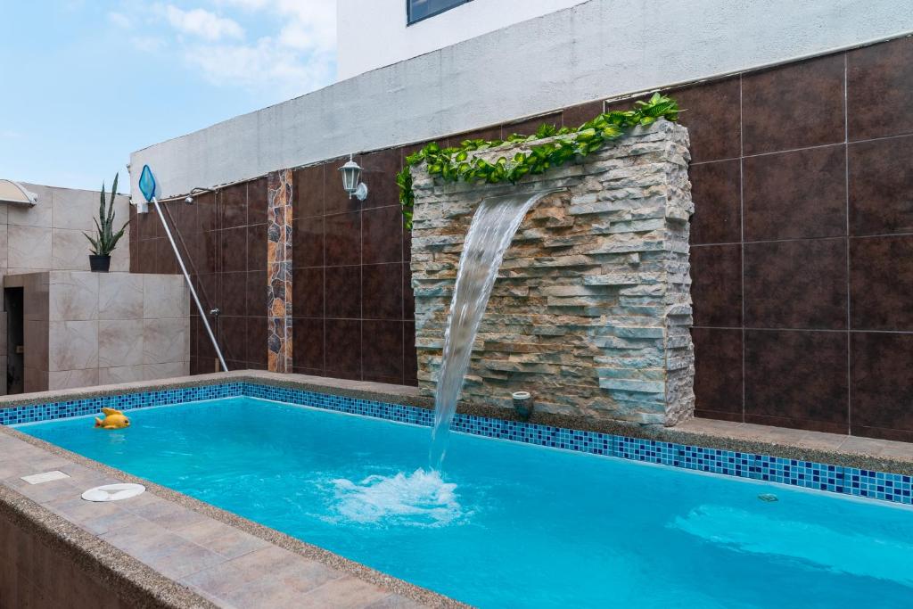 Casa con piscina temperada en Villa Club - 2