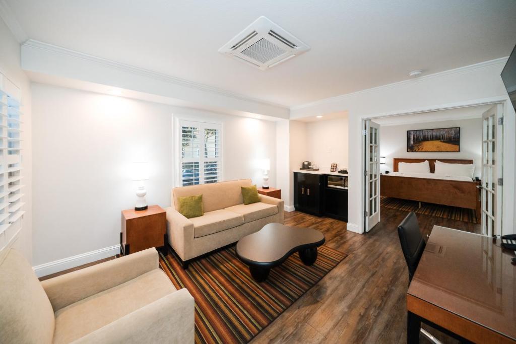 Aggie Inn, an Ascend Collection Hotel
