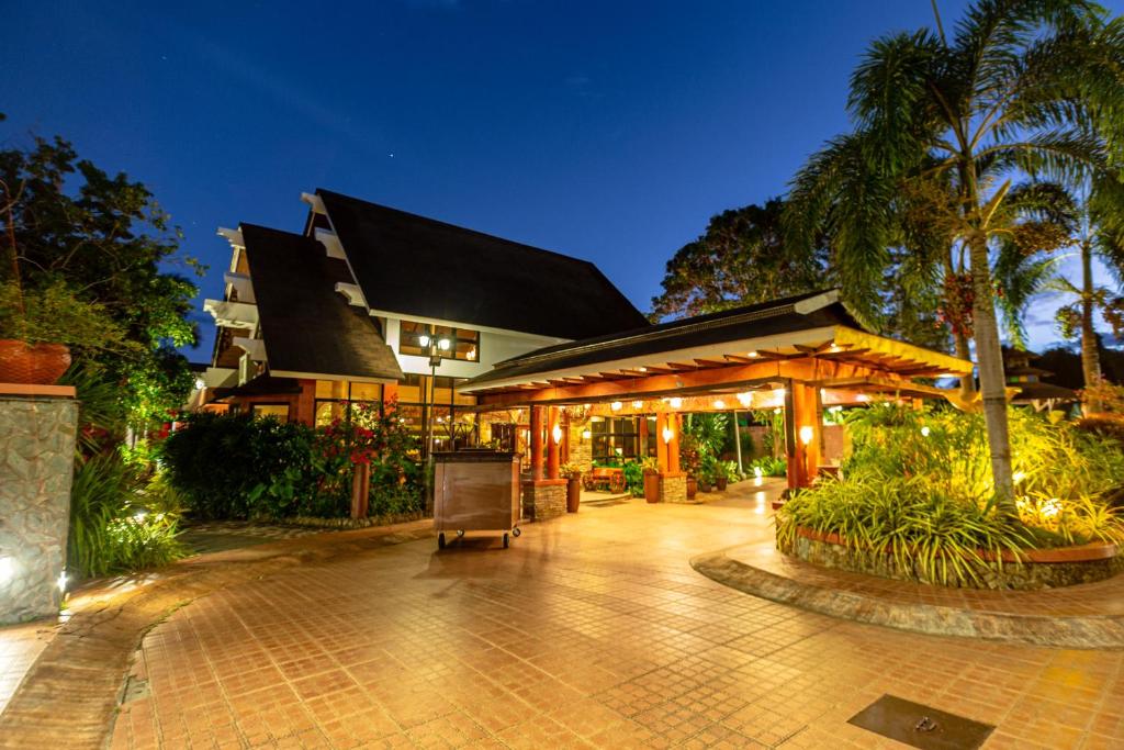 Exterior view, Flushing Meadows Resort in Bohol