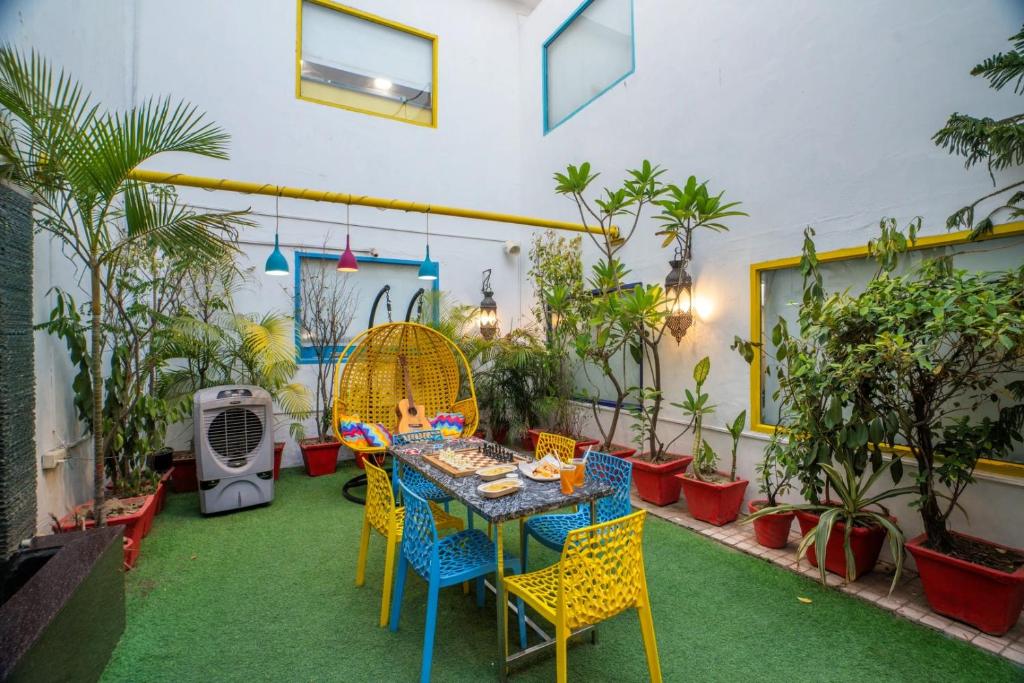 Garden, goSTOPS Delhi - Private Rooms & Dorms in New Delhi