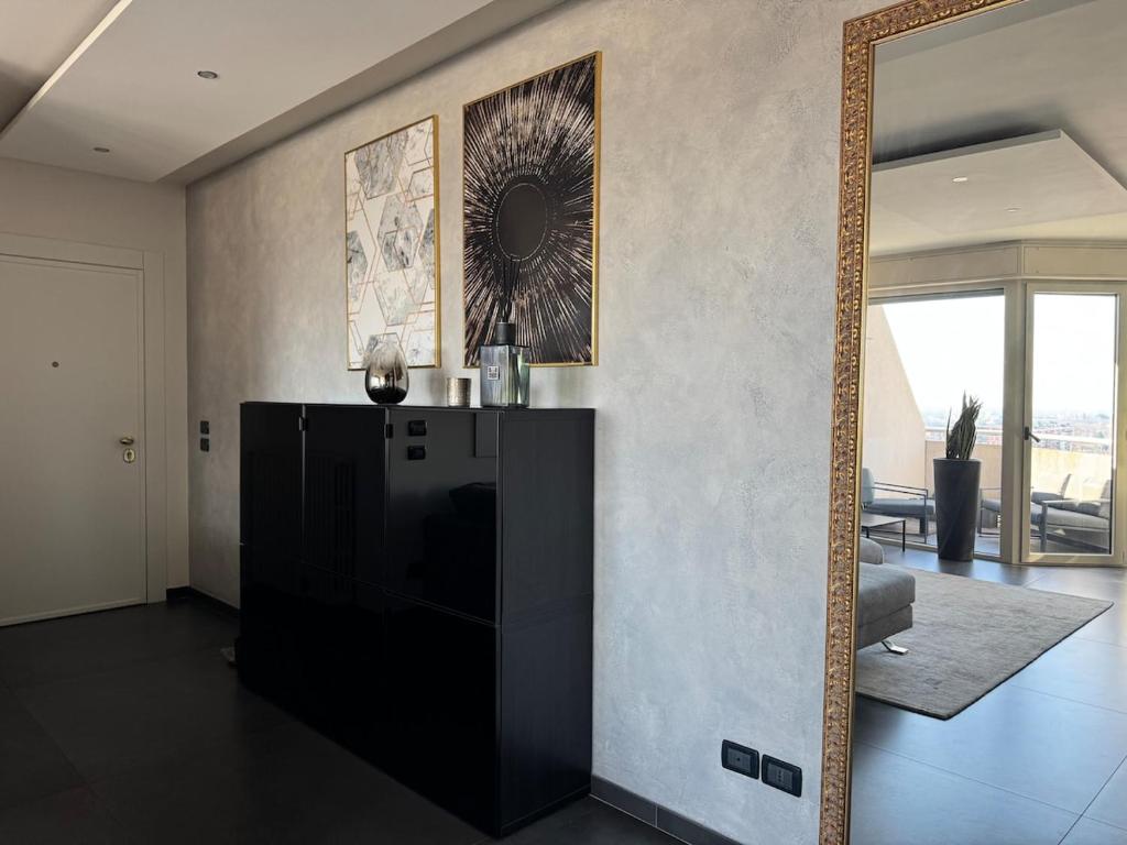 Panoramic Penthouse Brescia - Jacuzzi - Private Parking - 5