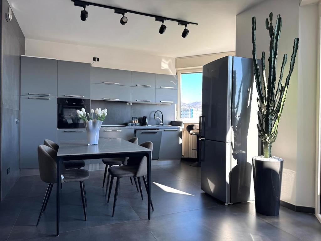 Panoramic Penthouse Brescia - Jacuzzi - Private Parking - 4