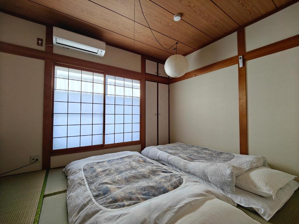 Funyado,5BR Home,2 Bathrooms,3 Toilets,Private Garage,Direct KIX,Near USJ,Umeda & Foodie Hub