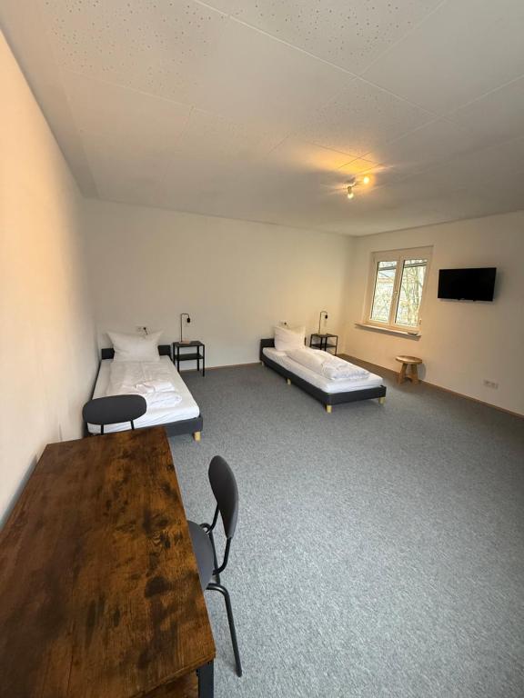 ALL IN APARTMENTS 2141OG 4 Schlafzimmer mit Terrasse ,Küche, Bad, Würzburg, Versbach - 3