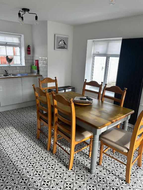 3 Bed Bungalow, Penrhyn Bay photo 4