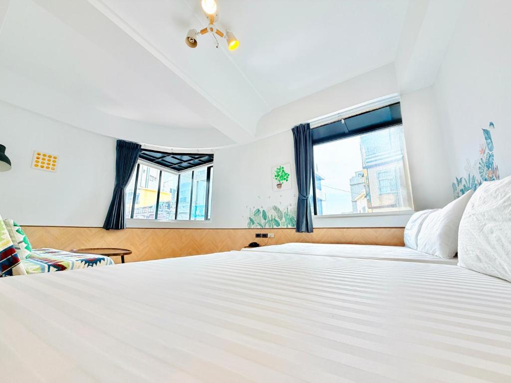 Shared lounge/TV area