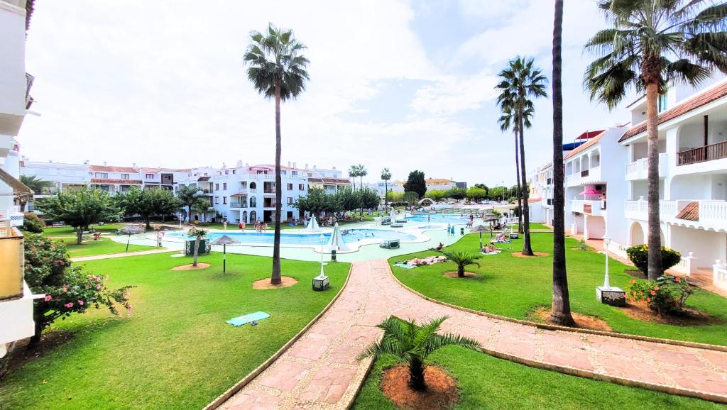 Espacio luminoso, enorme terraza, piscinas y playa - 5