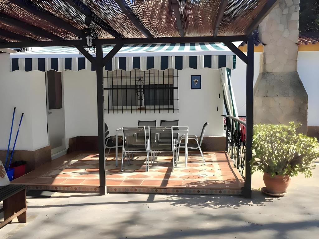 Chalet con Piscina Privada y Barbacoa Jerez ideal para familias - 4