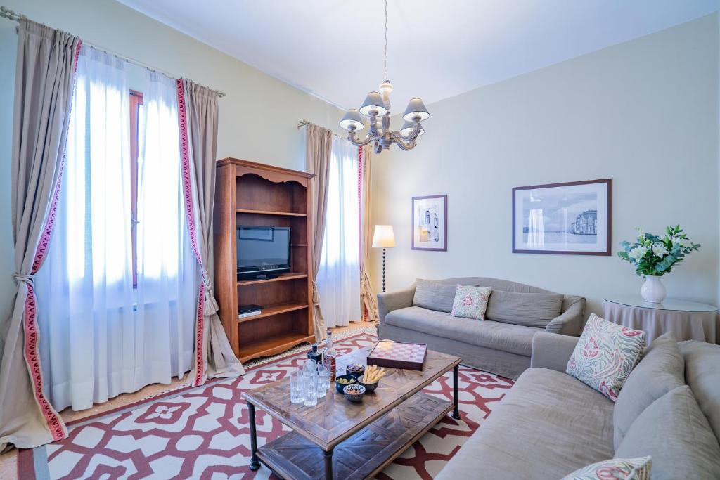 Canaletto Apartment with Canal View in Dorsoduro - 4