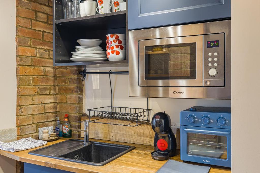 Cute and Cosy Little Cottage, Heathfield photo 6