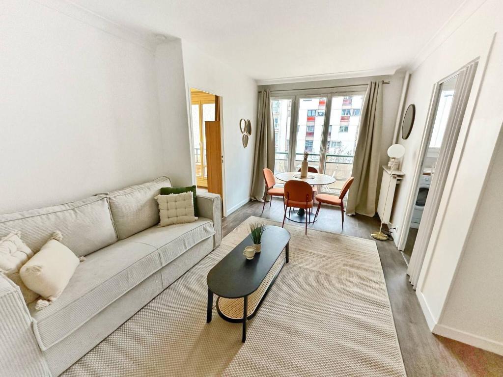 Charming Parisian Apartment in the Heart of the 20th Arrondissement - 1