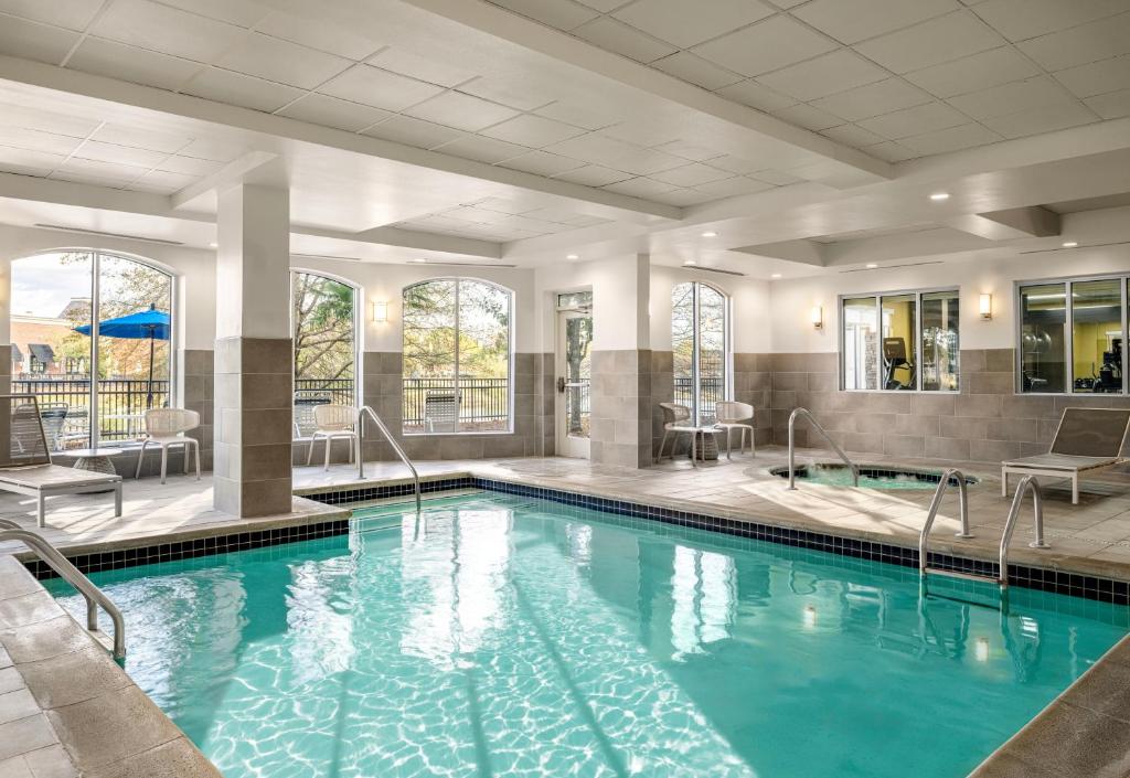 Hilton Garden Inn Jackson/Madison スイミングプール