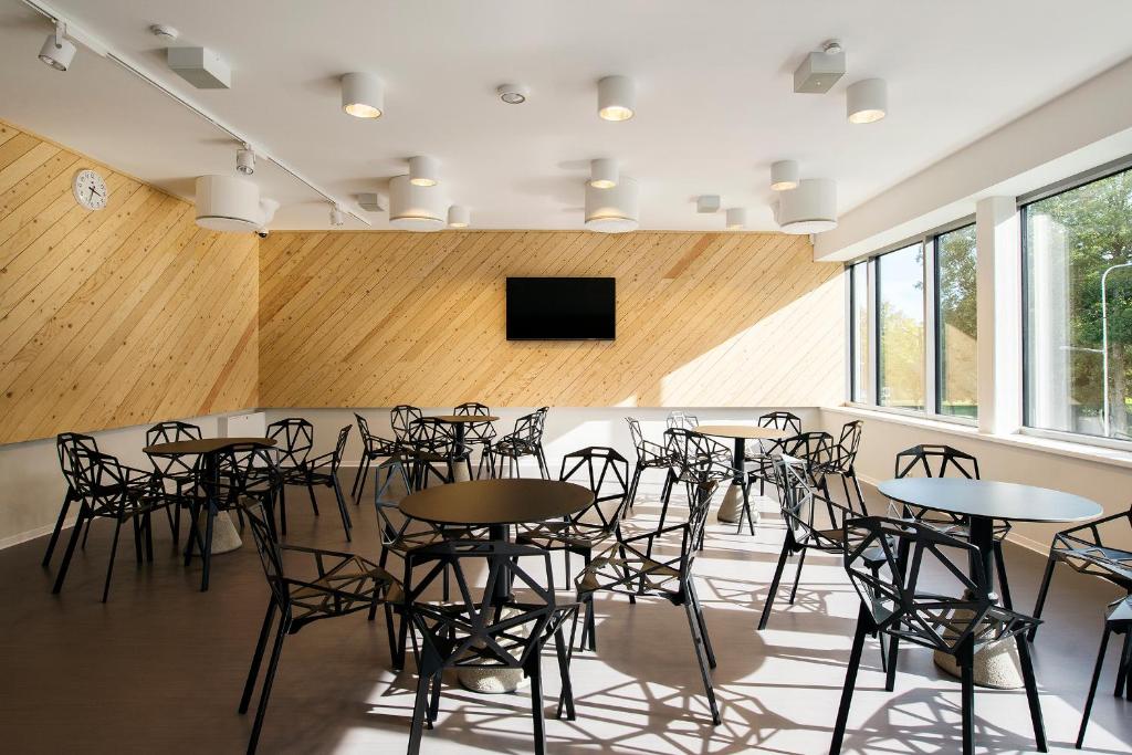 Shared lounge/TV area