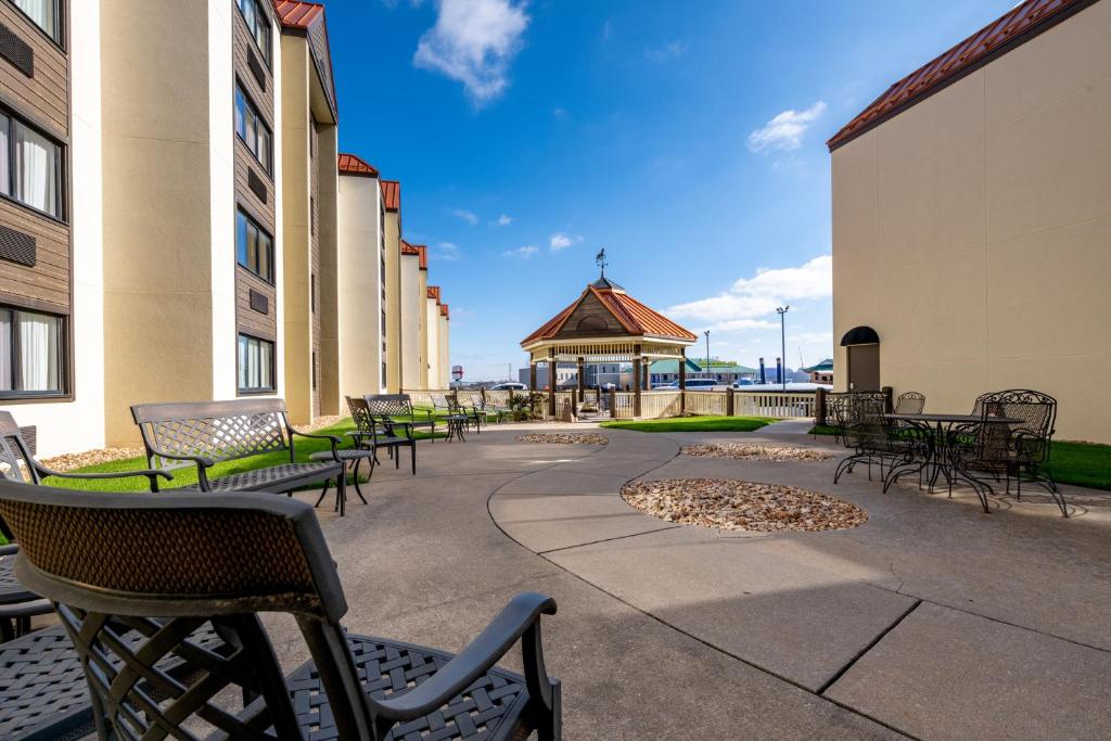 ロッジ オフ ザ オザーク ホテル (Lodge of the Ozarks) 外観