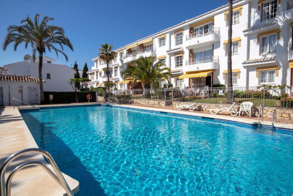3 Bed Townhouse with roof terrace, 100m to beach - 2