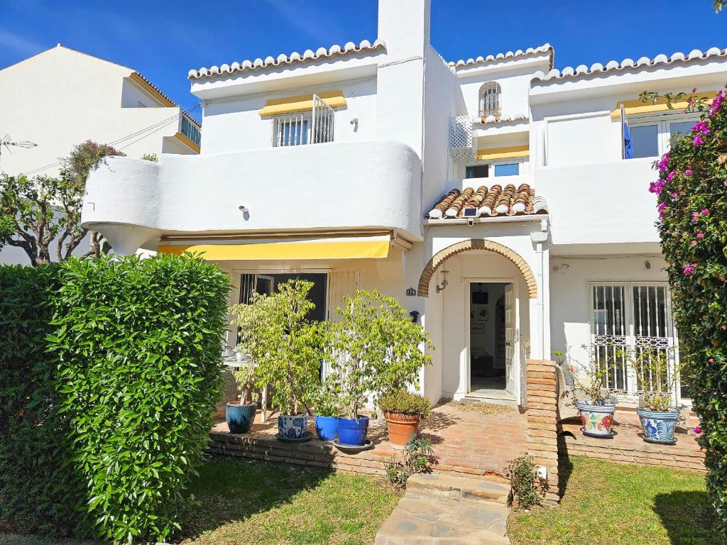 3 Bed Townhouse roof terrace 100m to the beach - 1