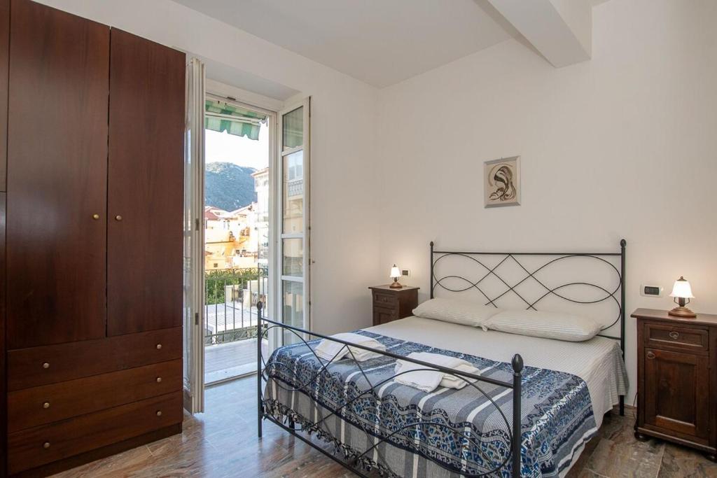 Lungomare di Finale Ligure con WiFi e AC - 3