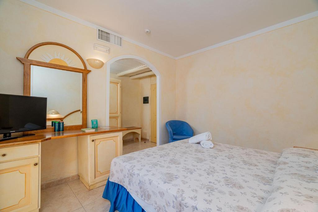 Club Esse Posada — Hotel rooms in Palau, Sardinia