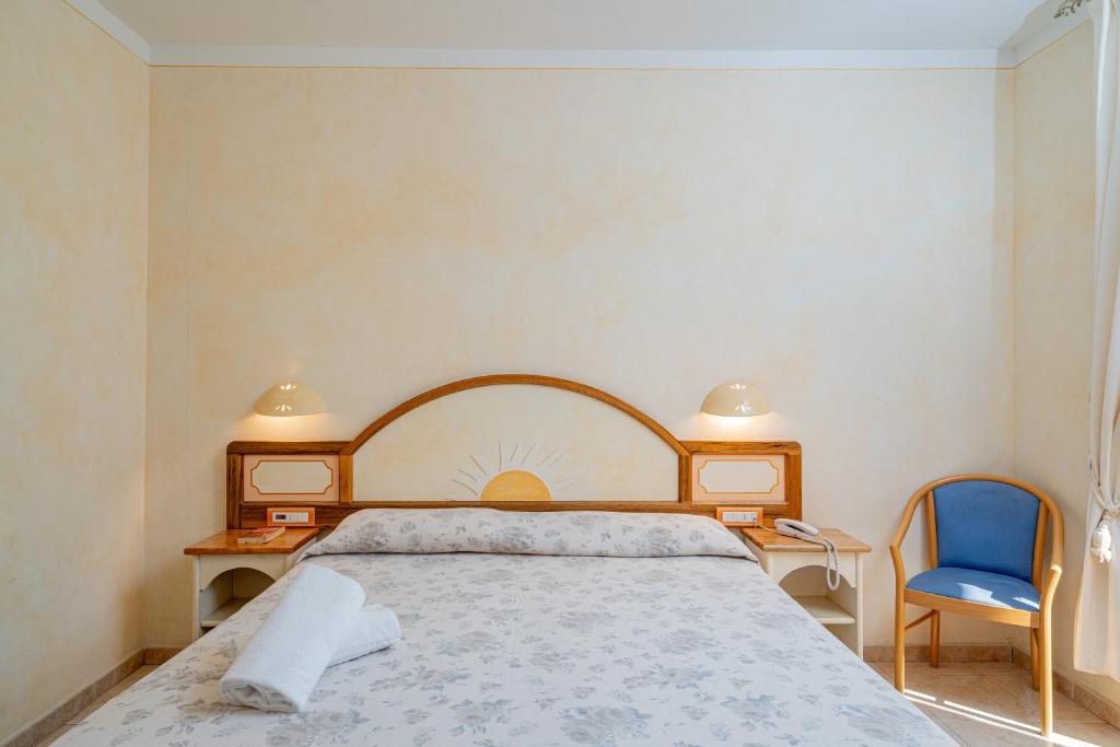 Club Esse Posada — Hotel rooms in Palau, Sardinia