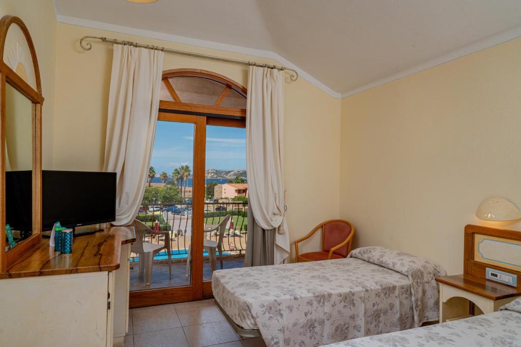 Club Esse Posada — Hotel rooms in Palau, Sardinia