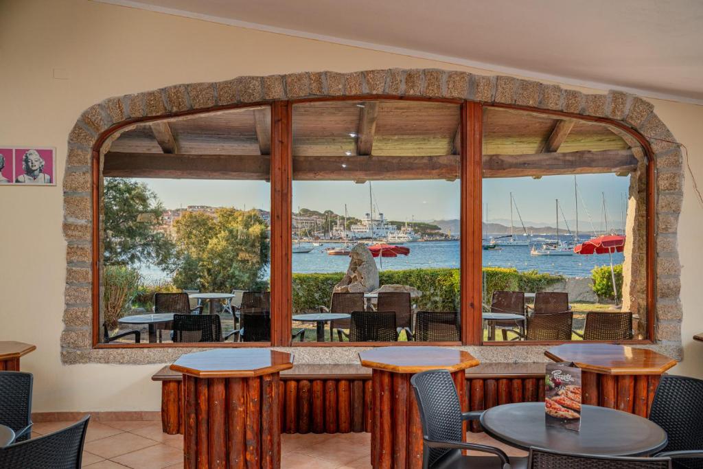 Club Esse Posada — Restaurant & bars in Palau, Sardinia