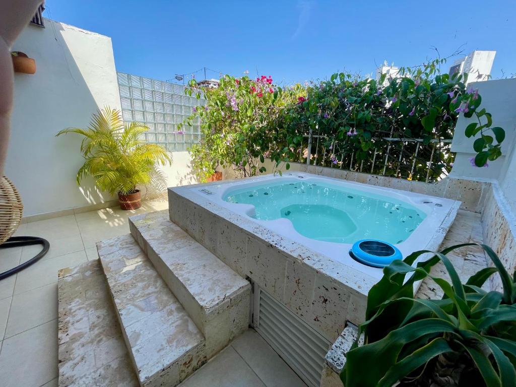 Casa Badillo 4 3br CRAZY ROOFTOP oldcity jacuzzi AC hottub wifi - 2
