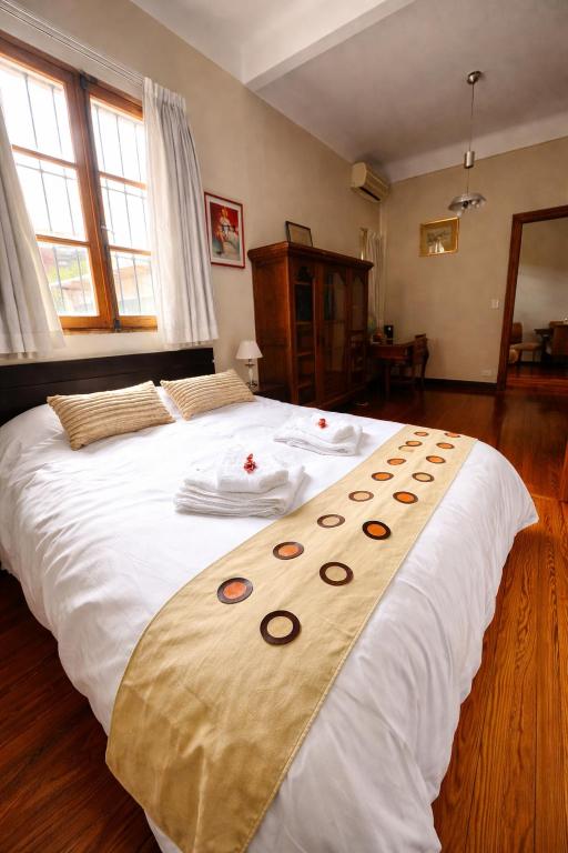 Apartment for Four One Block from San Telmo Square, One Block from San Telmo Market, Very Charming, Three Blocks from Puerto Mader - 3