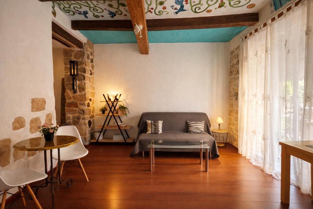 Historic 1905 Charm 3 min to Postiguet Beach - 4