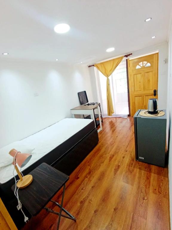 Habitación con Baño Privado y Entrada Independiente - 1