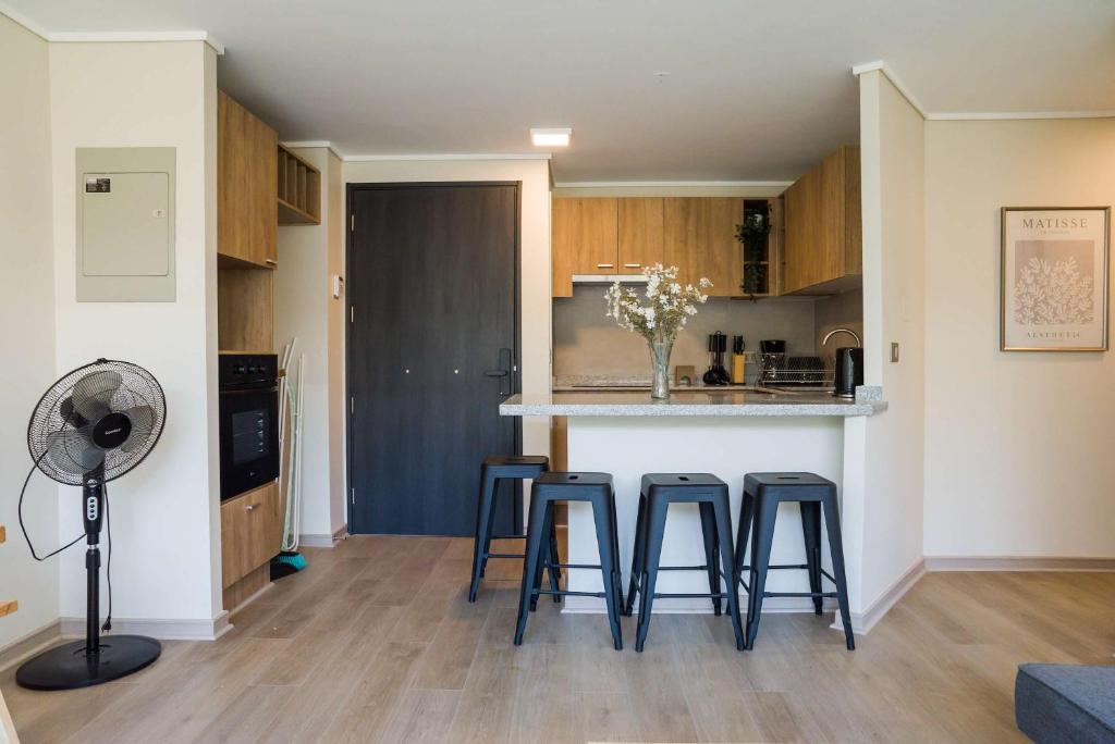 Bright 2D2BR Santiago Apartment Near Attractions - 2