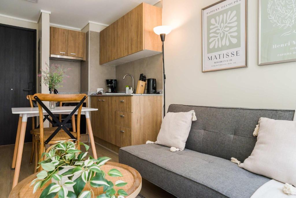 Sleek Santiago Retreat City Views Sleeps 3 - 3