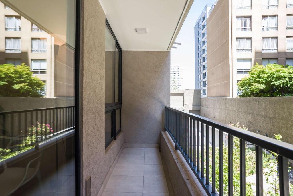 Chic 2BR Apt in Santiago with views 5 Guest - 2