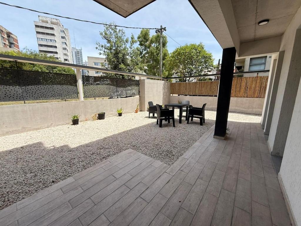 Departamento Duplex con patio, parrilla y garaje - 1