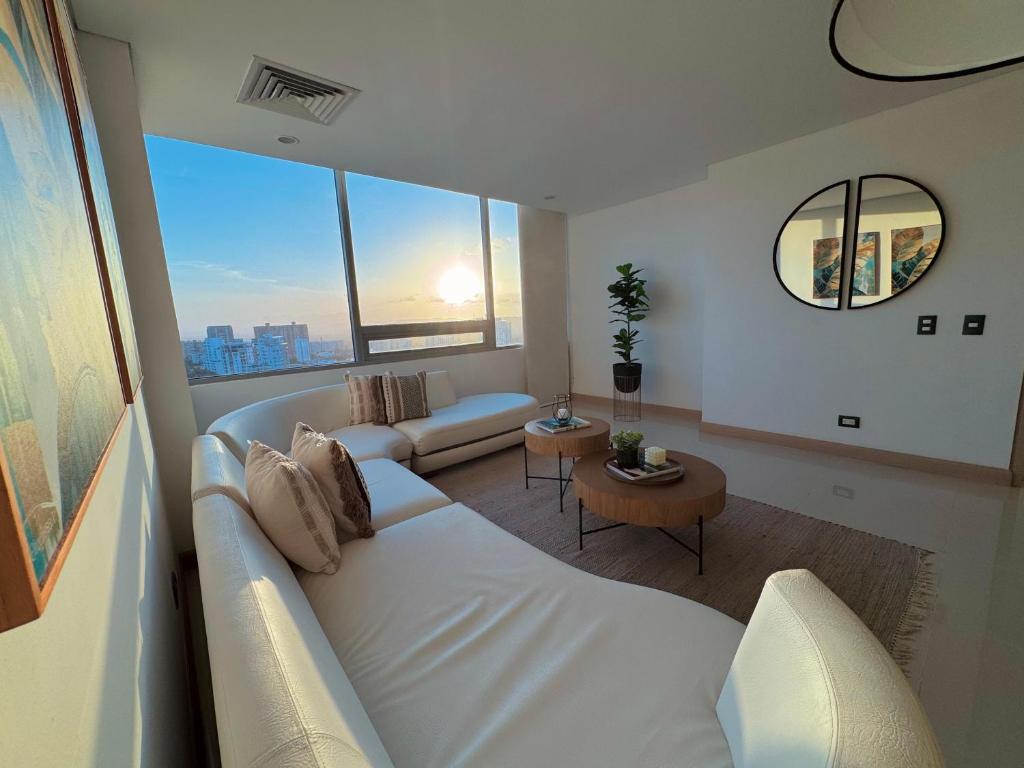 Apartamento amplio con vista a la ciudad - 2