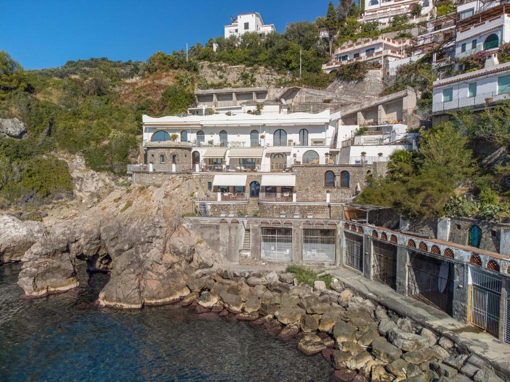 AMORE RENTALS - Villa La Torre - 1