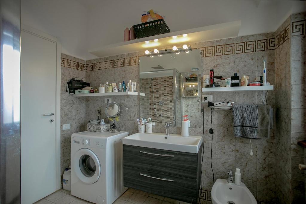Bright three-room apartment near downtown - 2