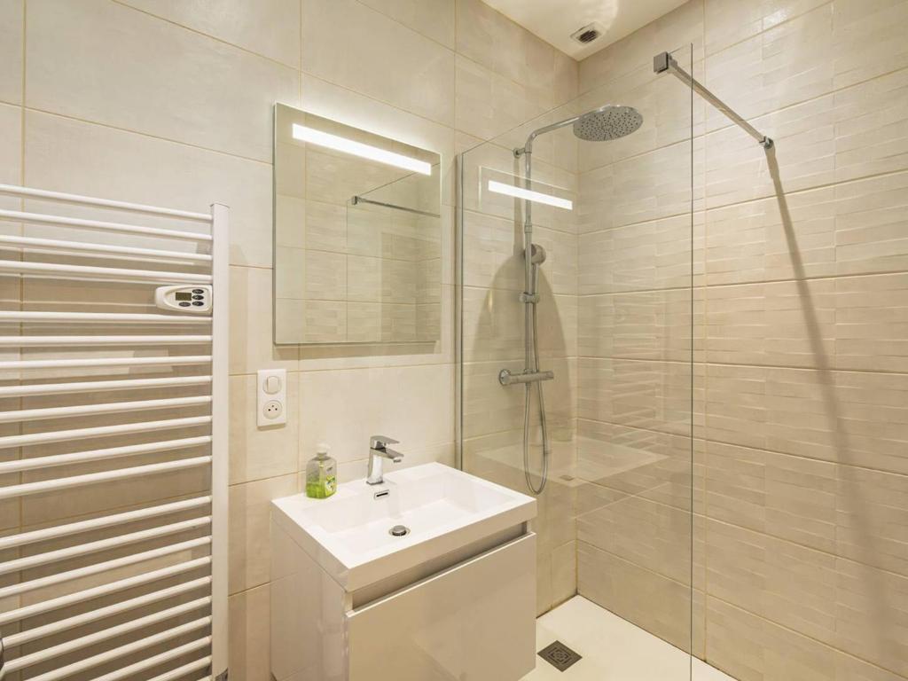 Appartement Moderne Reims Centre avec Parking et WiFi - FR-1-870-9 - 5