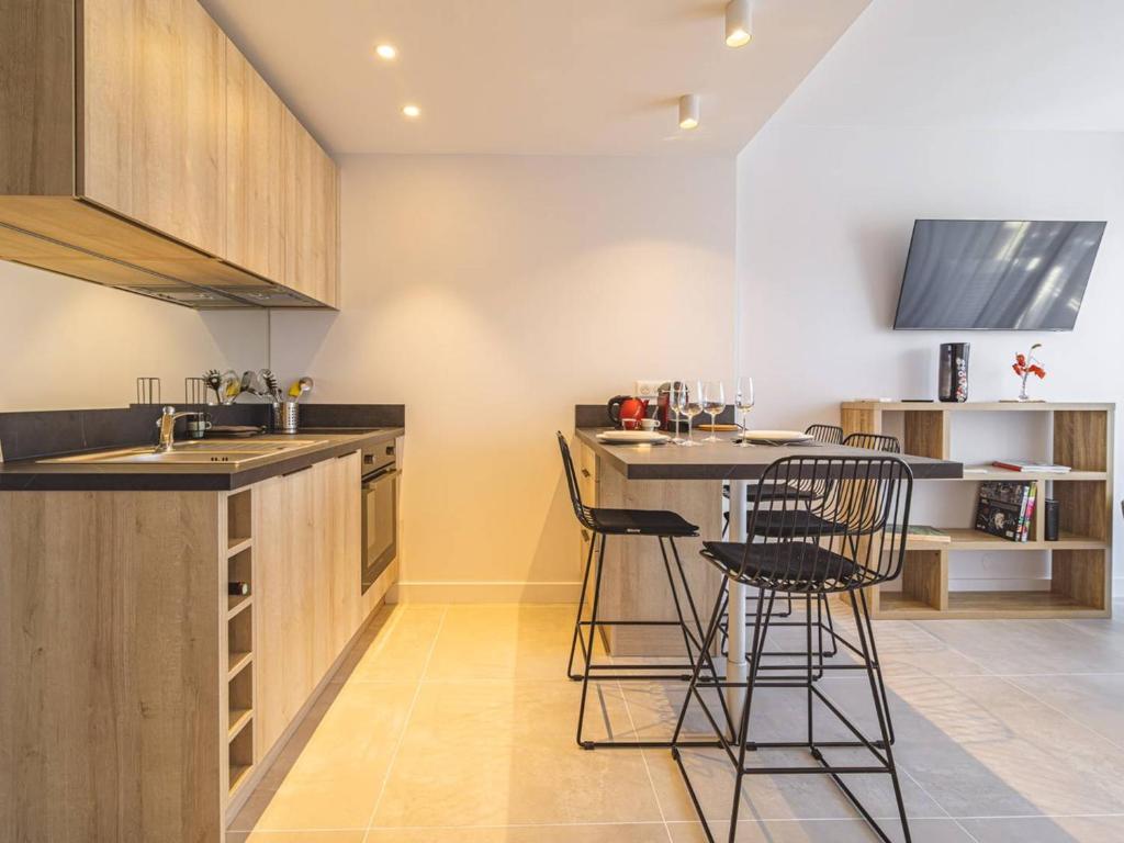 Élégant Appartement Moderne à Reims avec Climatisation - FR-1-870-13 - 2