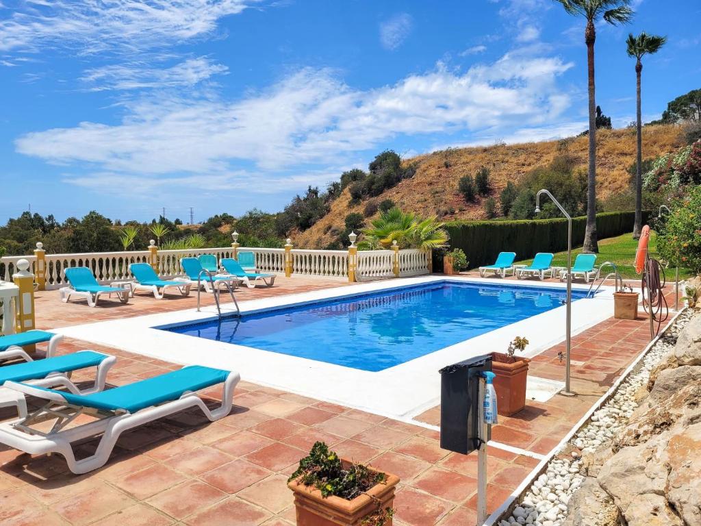3 bed villa shared pool Jardines de la Suerte - 1