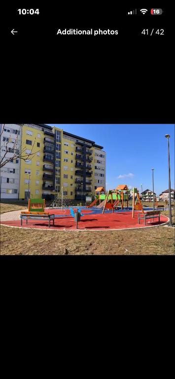 Duke Ellington apartman, free parking netflix - 3