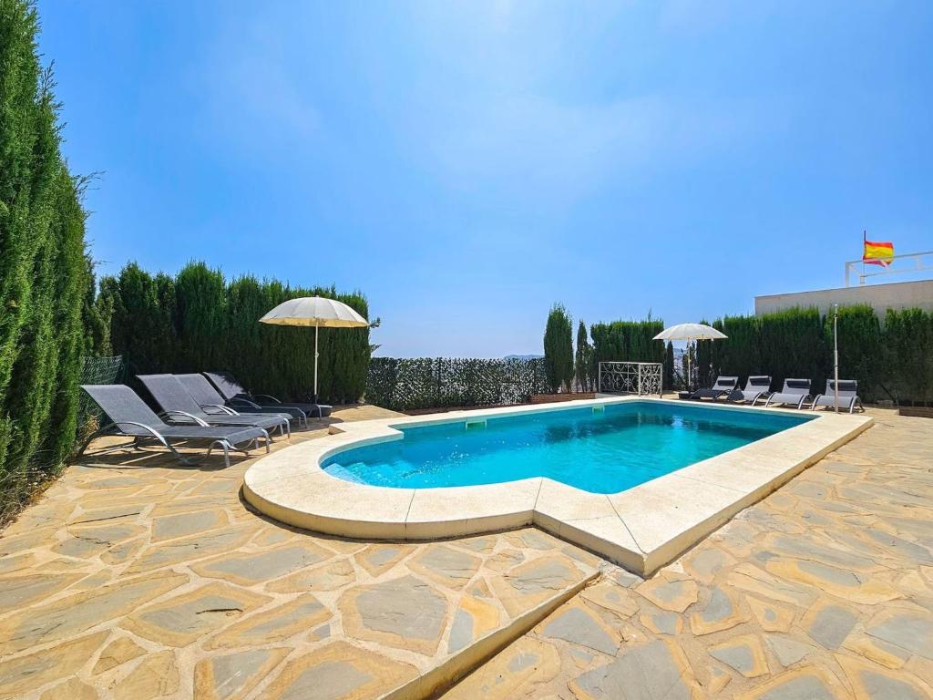 5 bed villa with pool in Cerros de Aguila - 1
