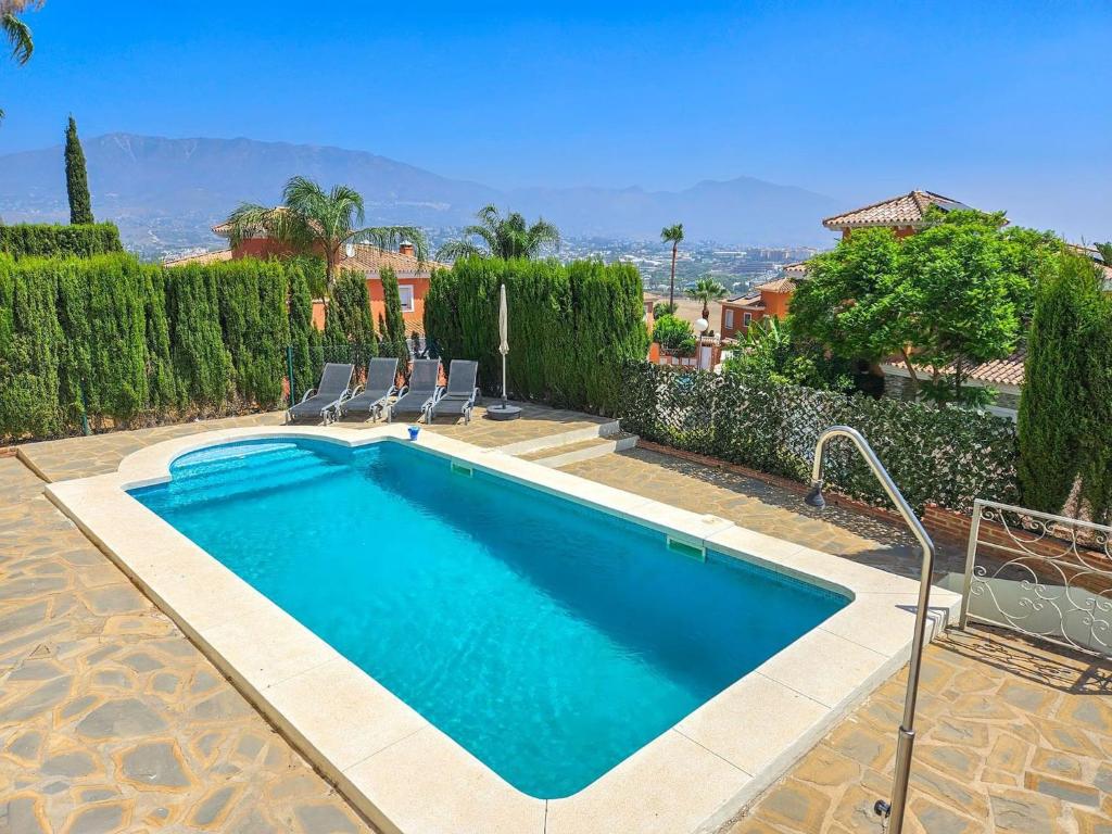 5 bed villa with pool in Cerros de Aguila - 2