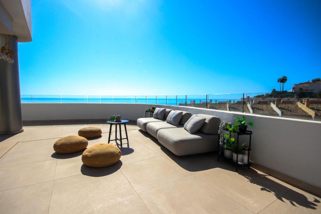 Penthouse, Amazing Sea Views, Plunge Pool and BBQ - 3